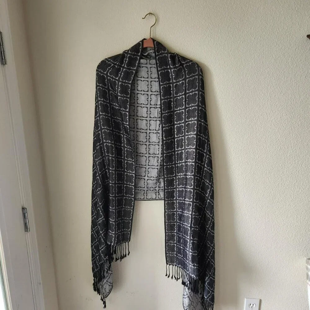 Vintage Women's Grey Reversible Scarf Wrap Four Leaf Clover Pattern